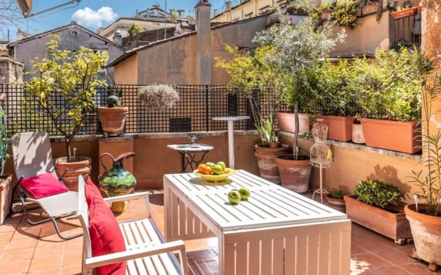Chiara in Pantheon Apartment With Terrace