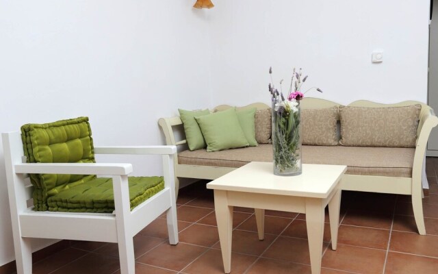 Enjoy the Great Amenities Offerd at the Mourtzanakis Residence
