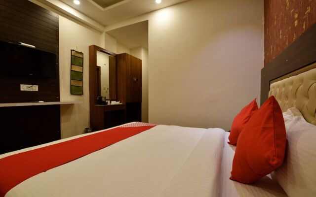 OYO 17099 Ambika Residency