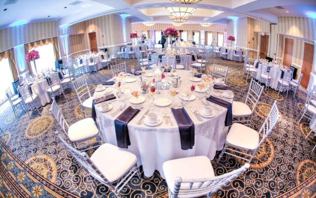 Crowne Plaza Cleveland at Playhouse Square by IHG