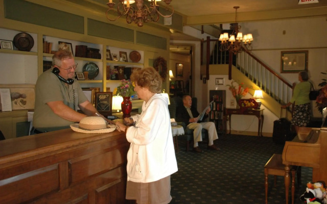 Lamie's Inn and The Old Salt Restaurant