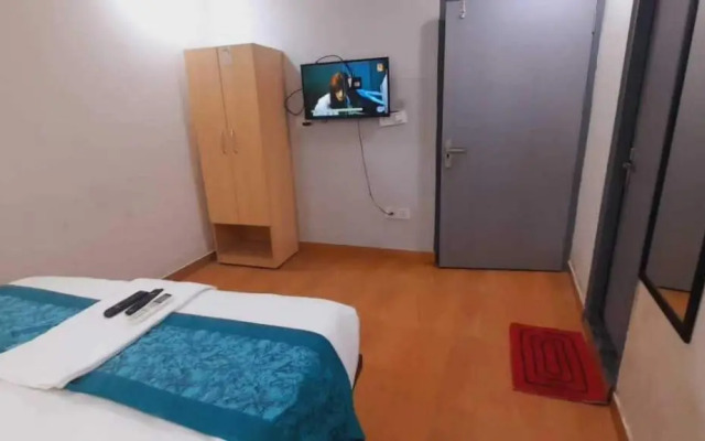 Oyo 703287 Neelam Hotels