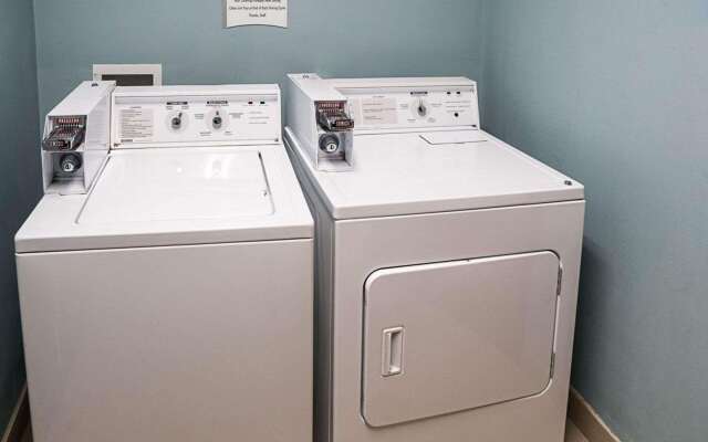 Quality Inn Brooklyn Center