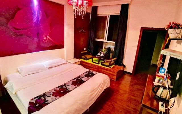 Fenghuang Little Bear Family Guest House