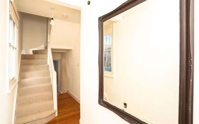 The Glasshouse Escape - 5BDR Victorian Jewel with Modern Twists in Jericho