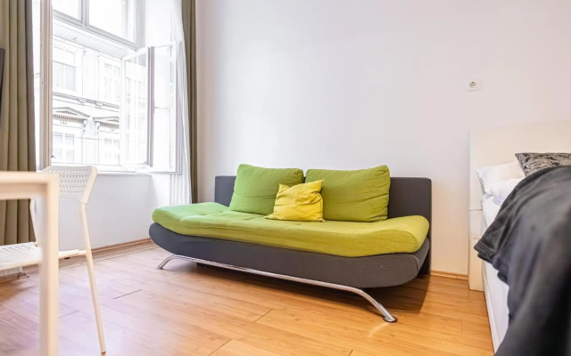 Comfortable 2BR Apt. Central and Well Connected