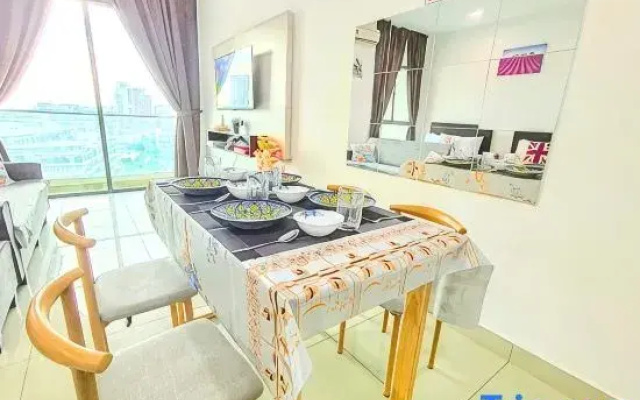 Homely Cybersquare Ensuite with Skyline View #CS5