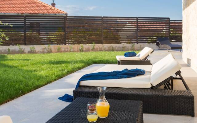 Villa Salt - 10 people, heated pool, Trogir, near beach & Split airport