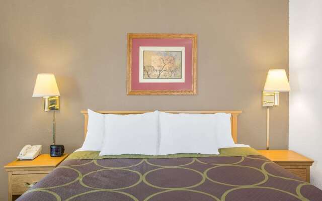 Super 8 by Wyndham Blytheville