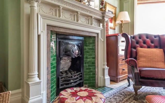 The Grand Old Boy - Marylebone - by Frankie Says