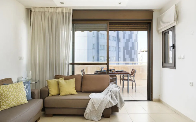 Comfy & Terrace neear Beach by FeelHome