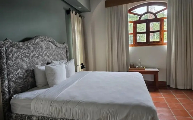 Alta Las Palomas Hotel