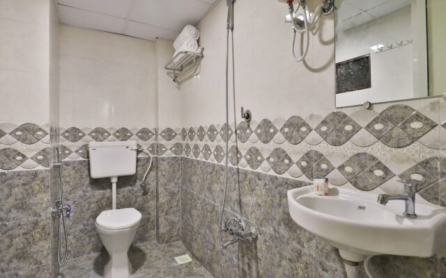 OYO 12229 Hotel Sarvagya