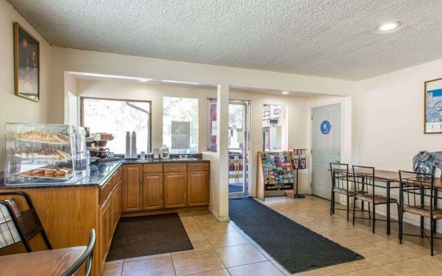 Ventura Grand Inn
