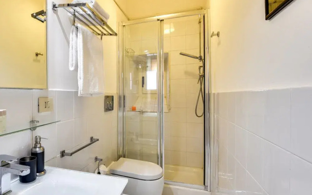 Nice and Bright 2 bed Flat Near Termini