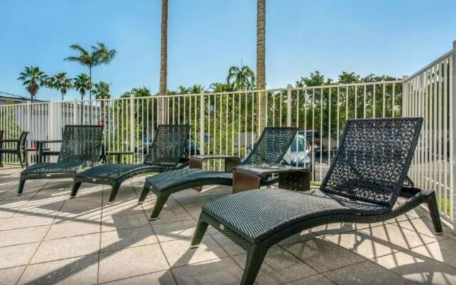 Comfort Suites Fort Lauderdale Airport & Cruise Port