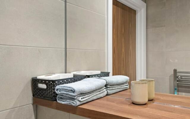 Spectacular Apartment Balcony View in City Centre