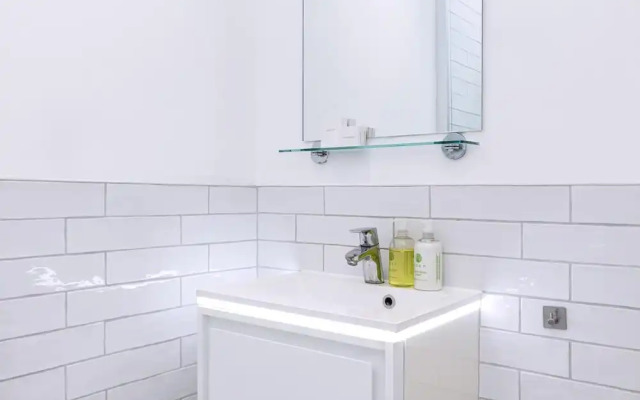 Stylish Three-bed Flat in Marylebone