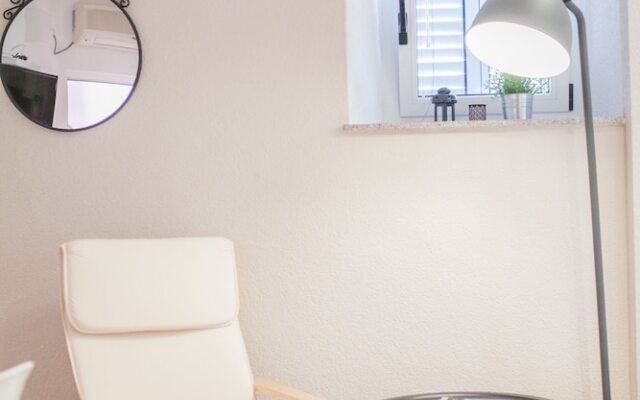 Studio Apartments Emotha