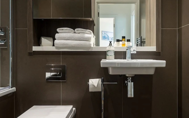 Heathrow Lodges by Thesquare