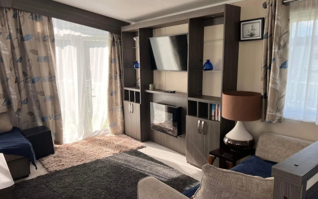 Inviting Luxury 2-bedroom Caravan in Hunstanton