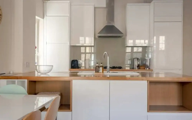 2 Bedroom Apartment in Central London