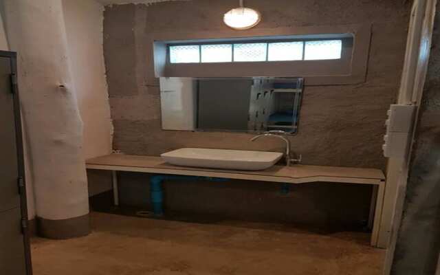 Shut Eye Party Hostel - Adults Only