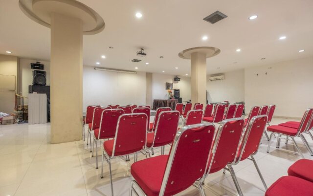 OYO 1679 Hotel Century Makassar