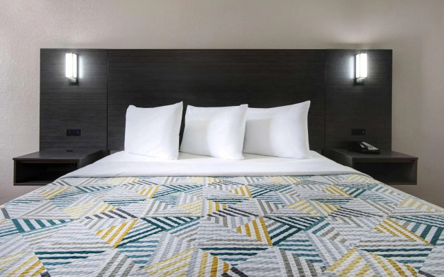 Motel 6 San Antonio, TX - Northwest Medical Center