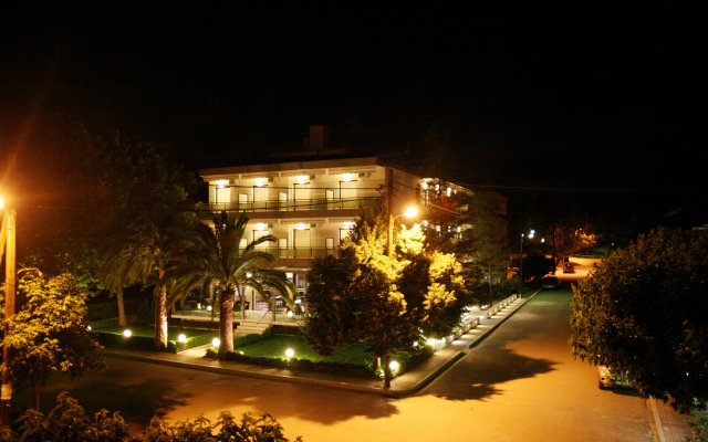 Alexakis Hotel & Spa