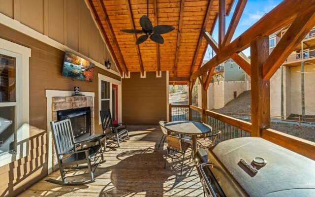 Splash Mansion - Four Bedroom Chalet