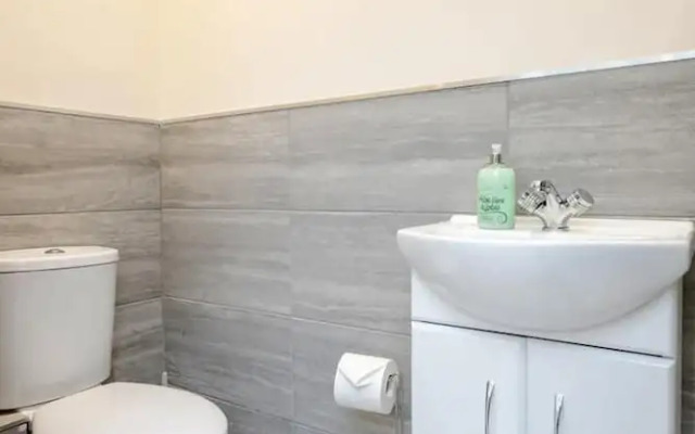 Bedford Hospital Studio Apartment - Victoria A