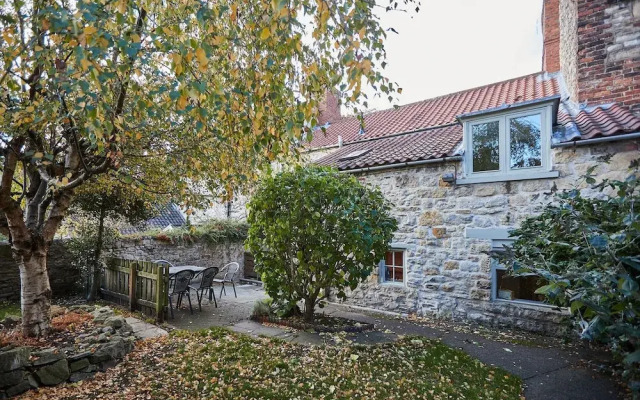 Host Stay Hall Garth