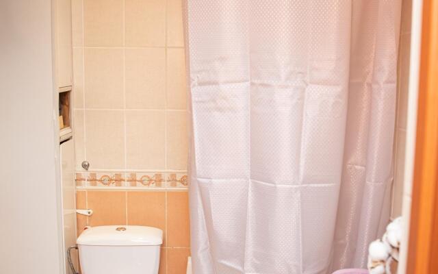 Bon voyage на улице Ирчи Казака