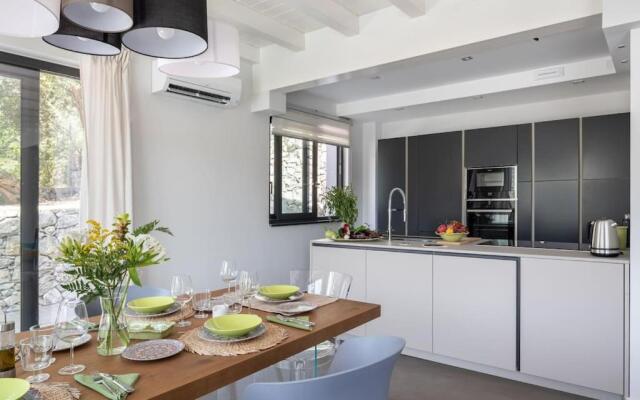 3 Bedroom Modern Villa, Pool, Savoca, East Sicily