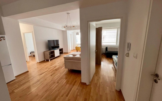 High-End Spacious Apartment next to City Mall