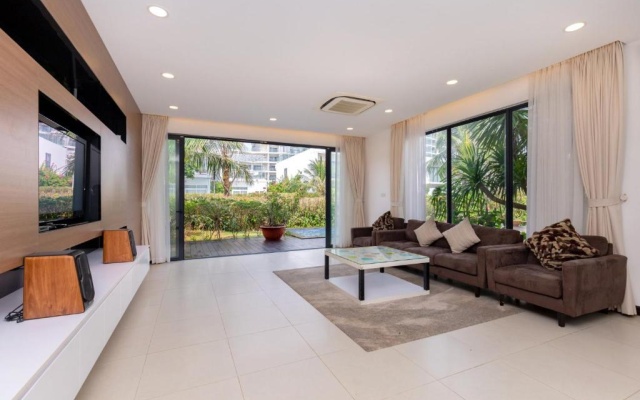 Palm Villa 36 (Luxury Villa inside Resort near The Sea) – Guest Rooms – Vung Tau