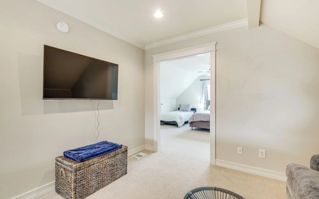 Brenham Rental w/ Deck & Yard < 1 Mi to Downtown!