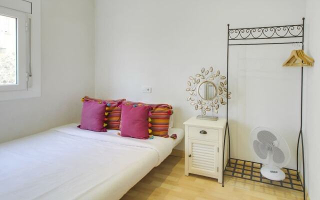 Fabulous 2 Bed with terrace close to Plaza España