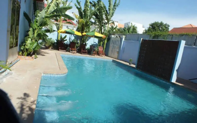 Moonlight Kiss Hostel