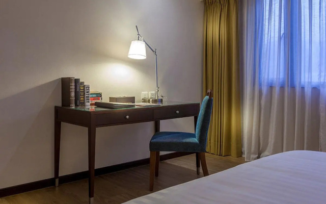 Hotel June