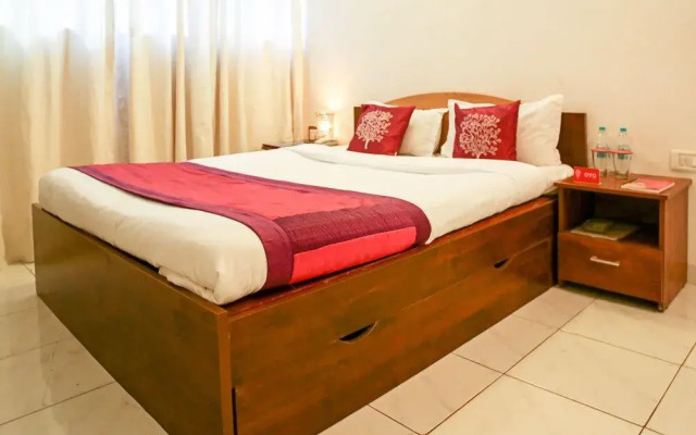 OYO 10483 Hotel The Signature Crest