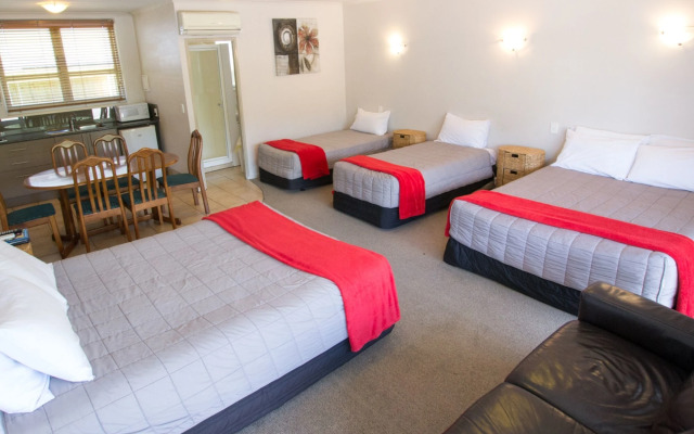 Absolute Lakeview Motel