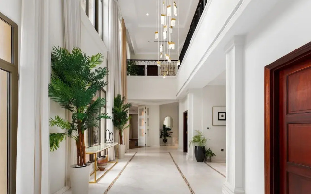 Beachfront 6BR Villa w Private Pool at the Palm