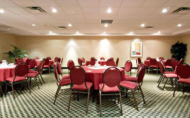 Holiday Inn Express & Suites Surrey by IHG