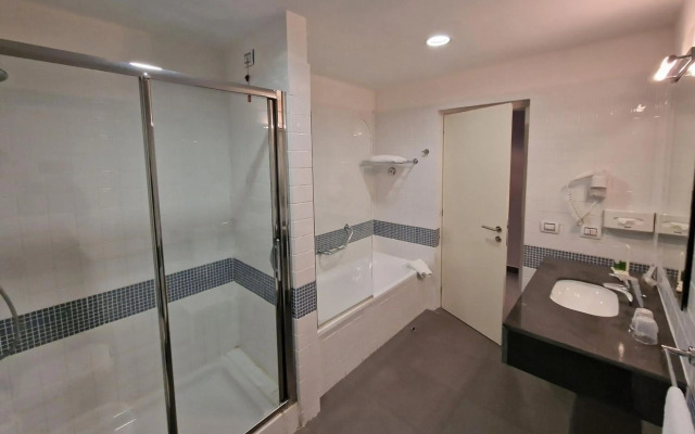 Inn Naples Airport