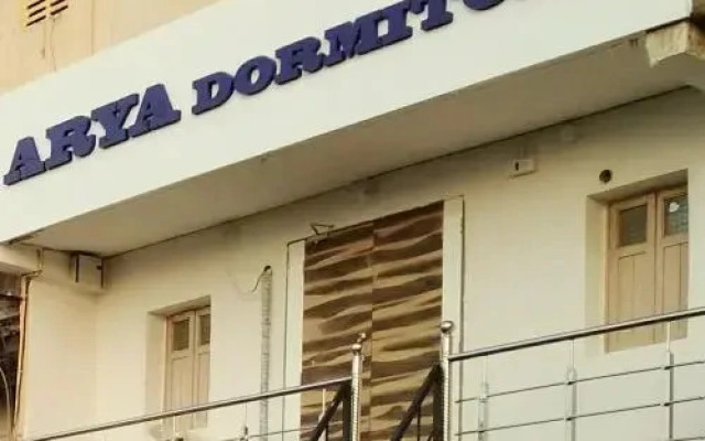 Arya Dormitory Hotel
