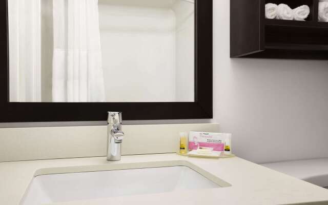 Days Inn & Suites by Wyndham North Bay Downtown