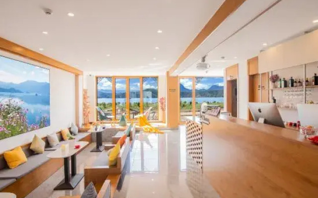 Lugu Lake HeSu Lake View Hotel