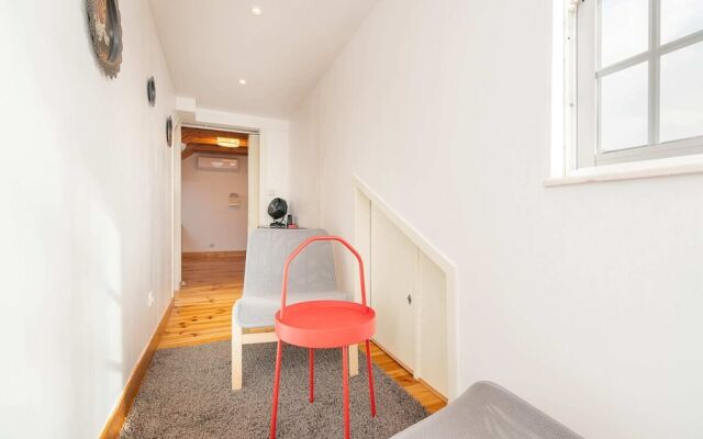 Attic Apartment With Balcony in Bairro Alto